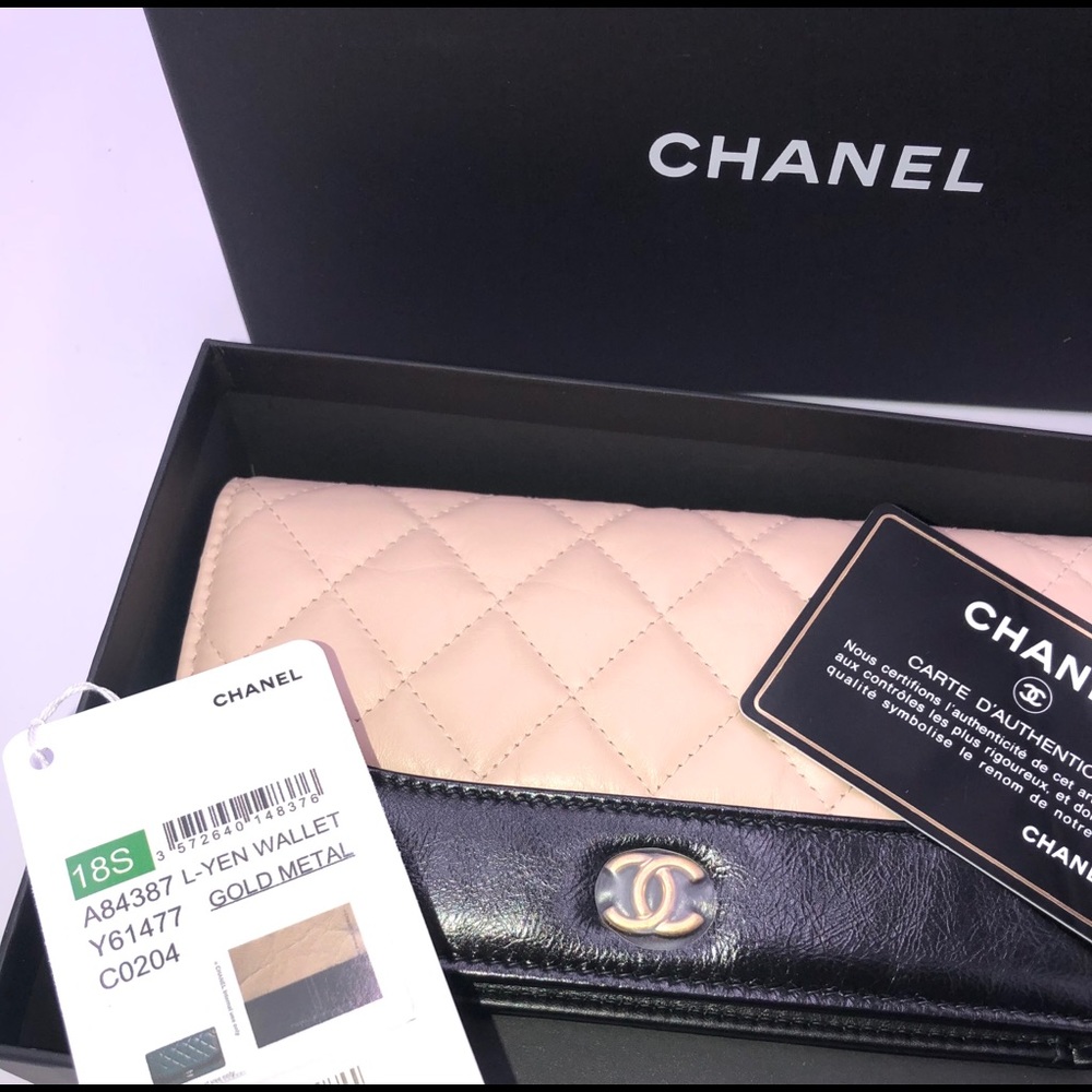 Brand new authentic Chanel yen wallet